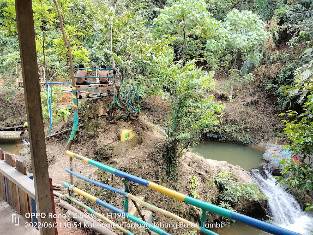 Wisata Alam Air Terjun Pelabian