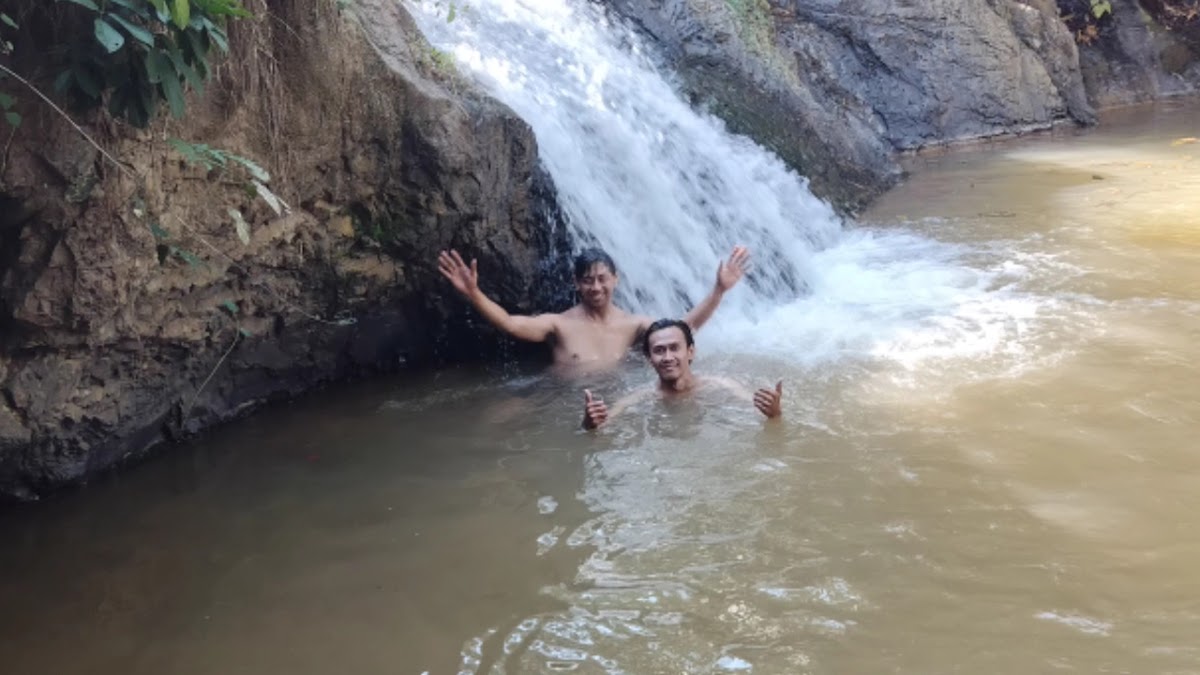Wisata Alam Air Terjun Pelabian
