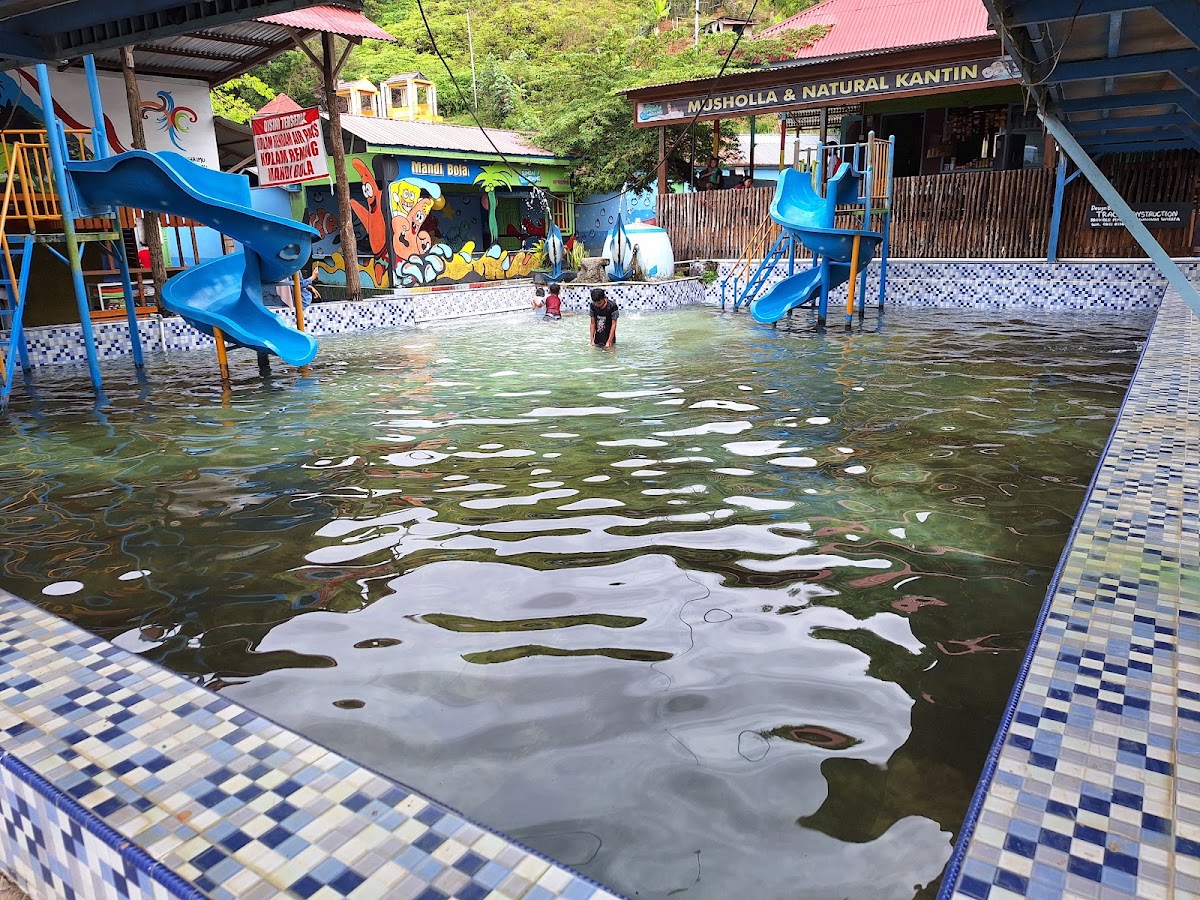 Pemandian air panas sungai medang