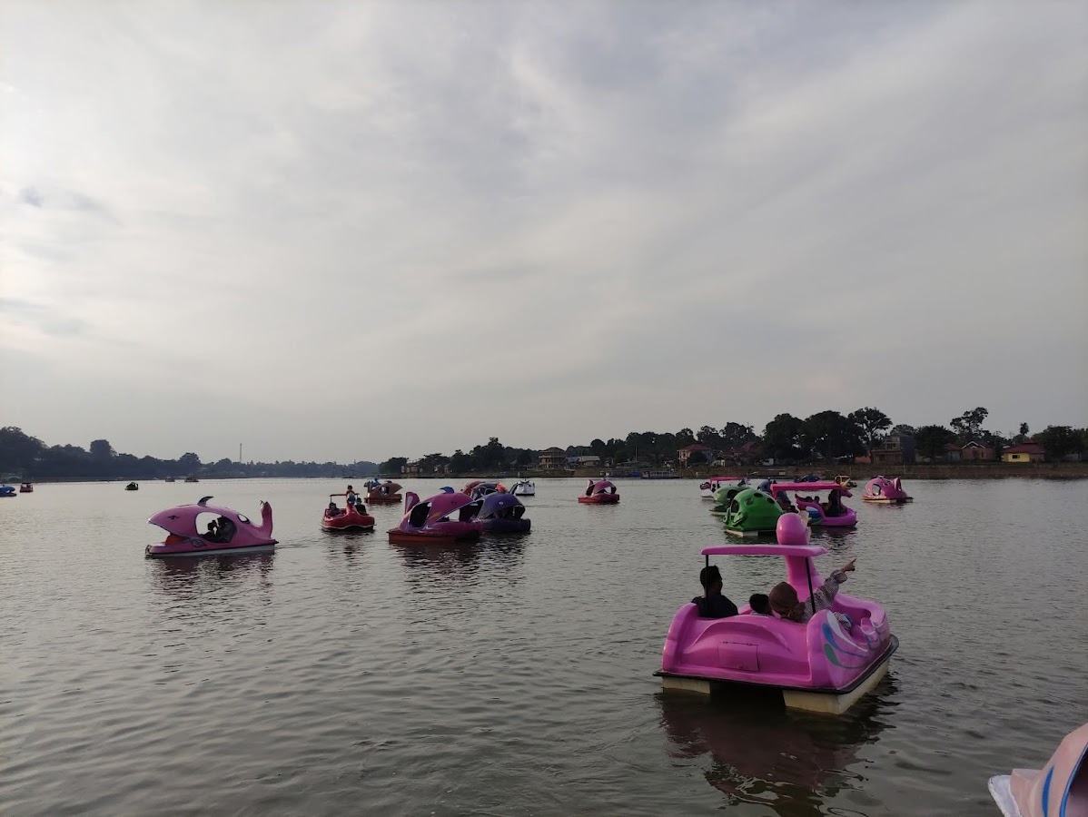 WISATA DANAU SIPIN BEBEK GOWES