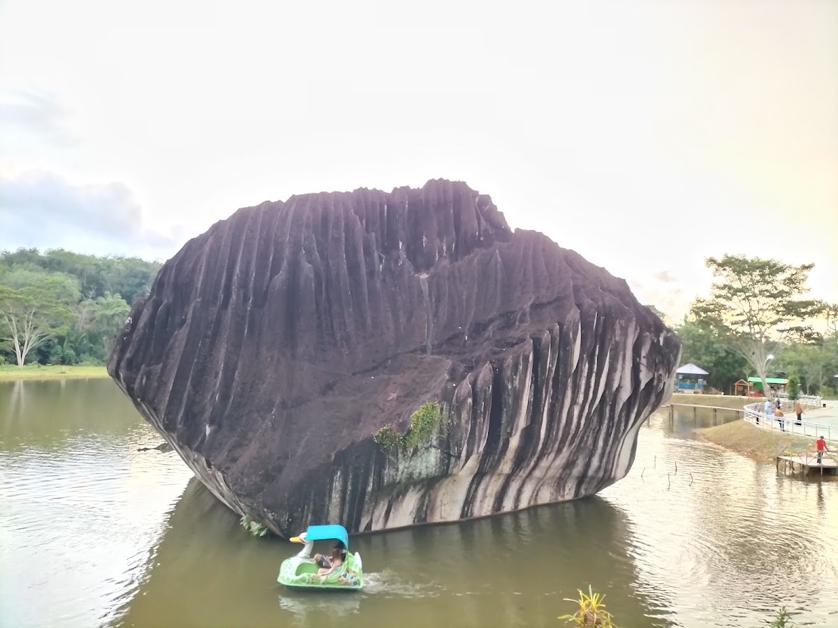 Wisata Batu Belimbing
