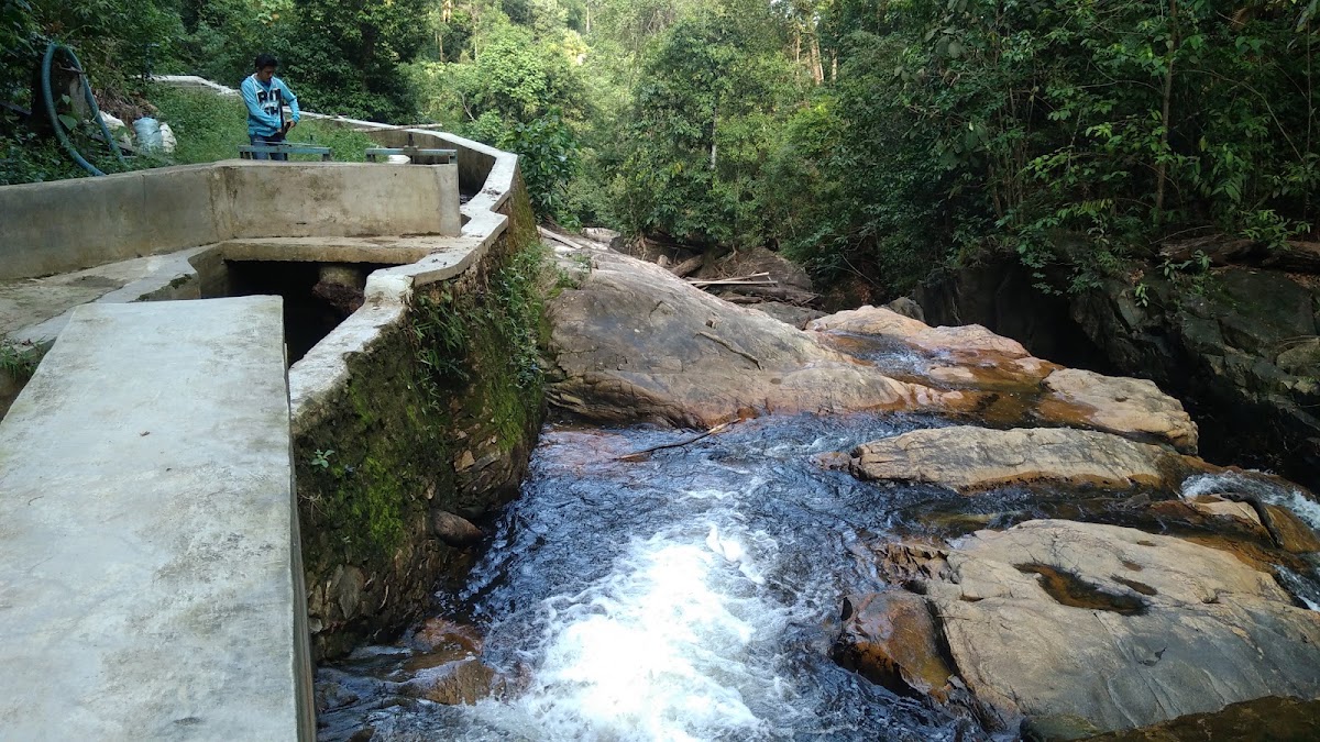 Air Terjun Silingan Begendum Karang Dangin
