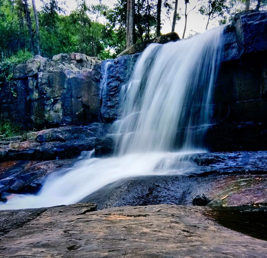 WISATA AIR TERJUN RIAM BUDI