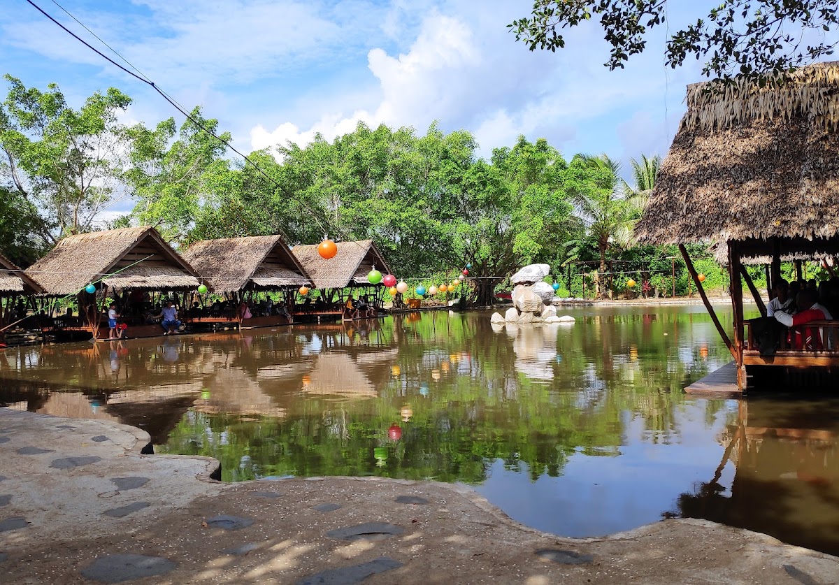 Pantai Jungkat & Resort