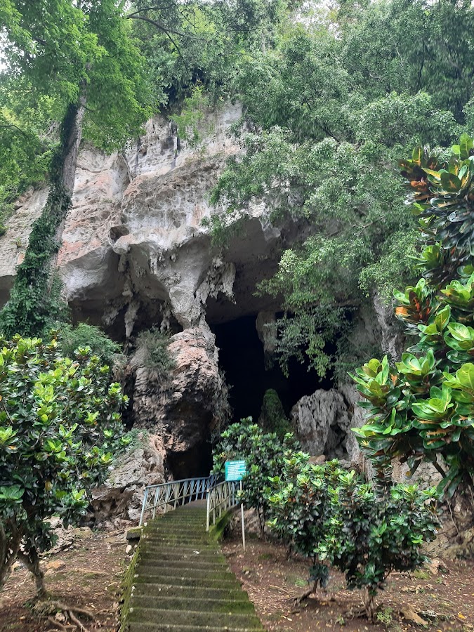 Goa Batu Hapu