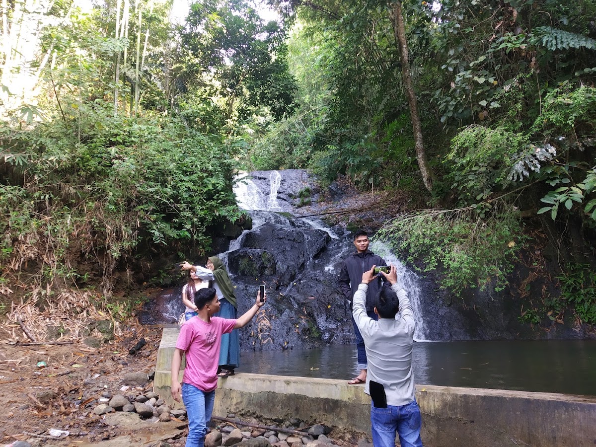 AIR TERJUN KILAP API