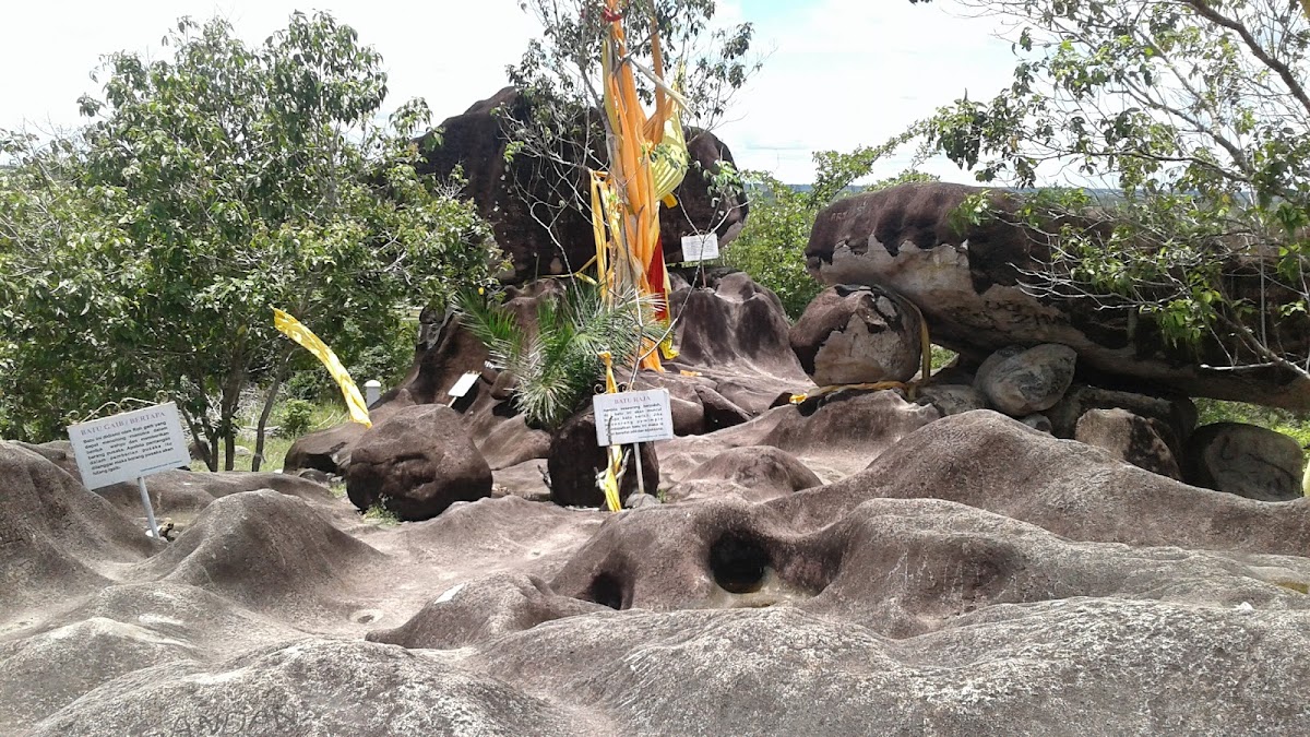Wisata Bukit Batu Pertapaan Tjilik Riwut