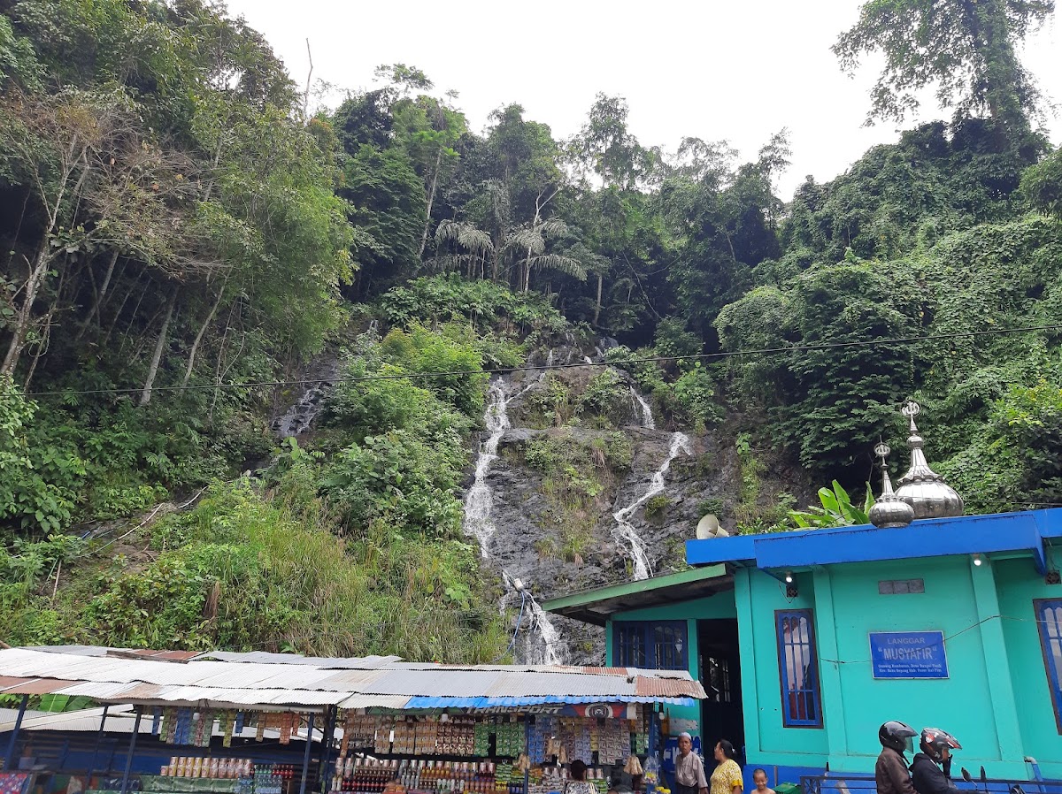 Air terjun gunung rambutan