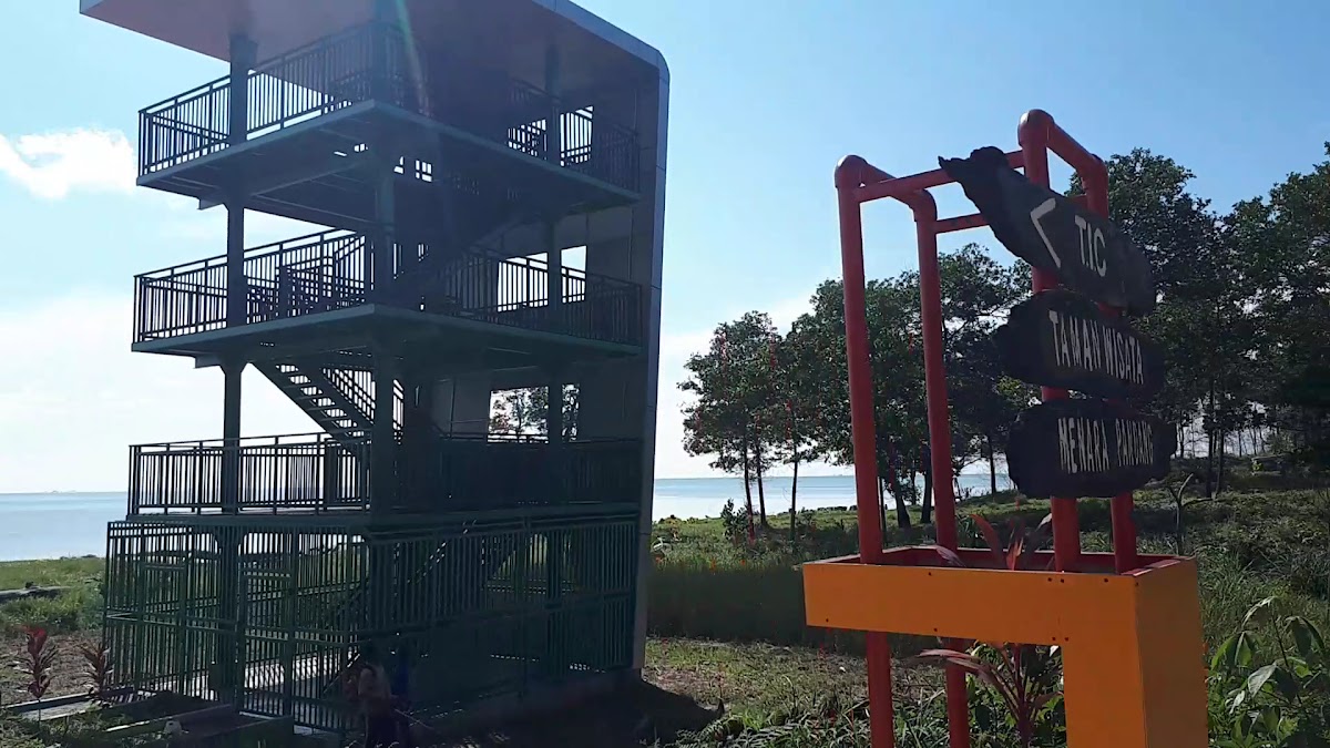 Pantai Wisata Tanah Kuning 2