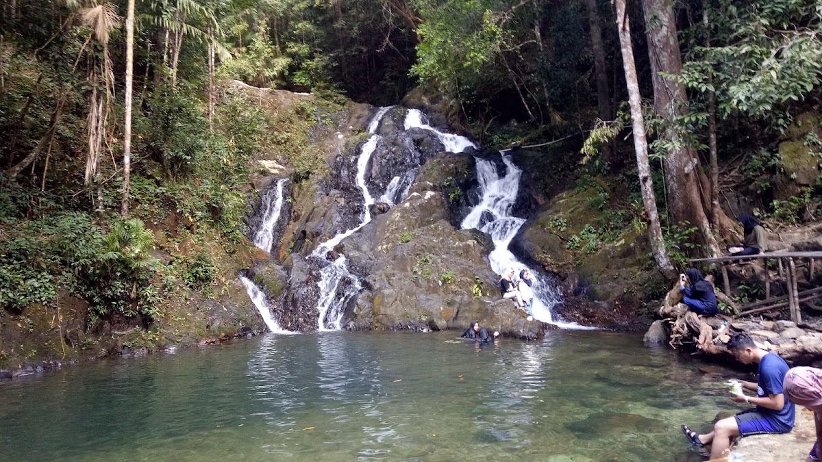 Air Terjun Gurok Beraye Gunung Tajam