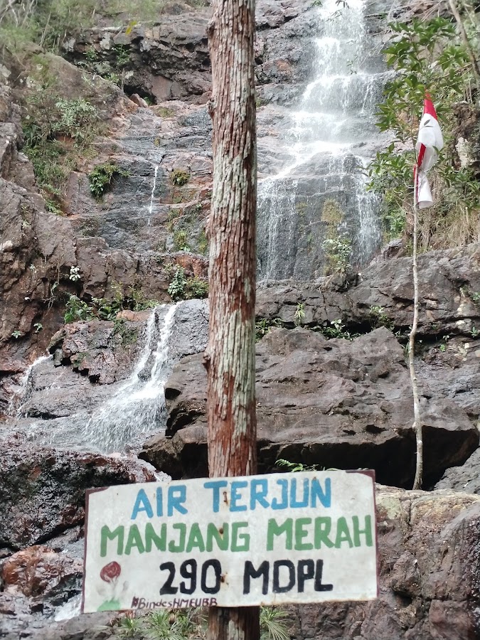 Air Terjun Manjang Merah