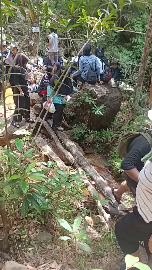 Air Terjun Manjang Merah