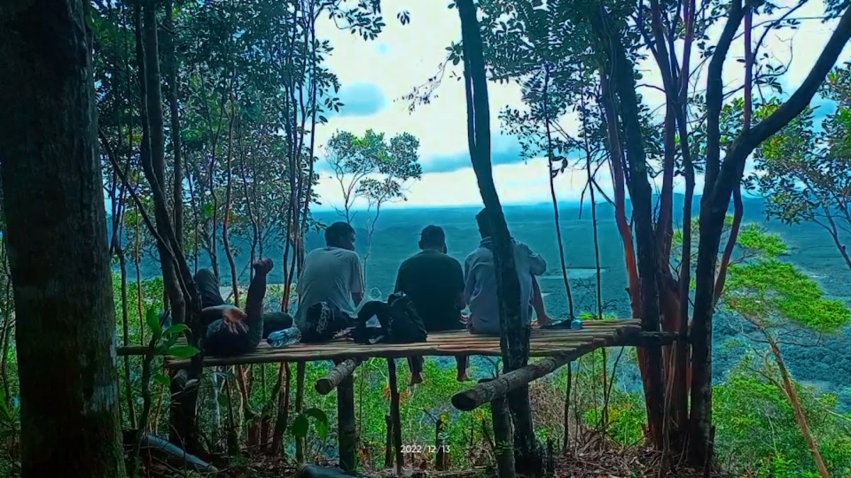 Puncak Gunung Badau