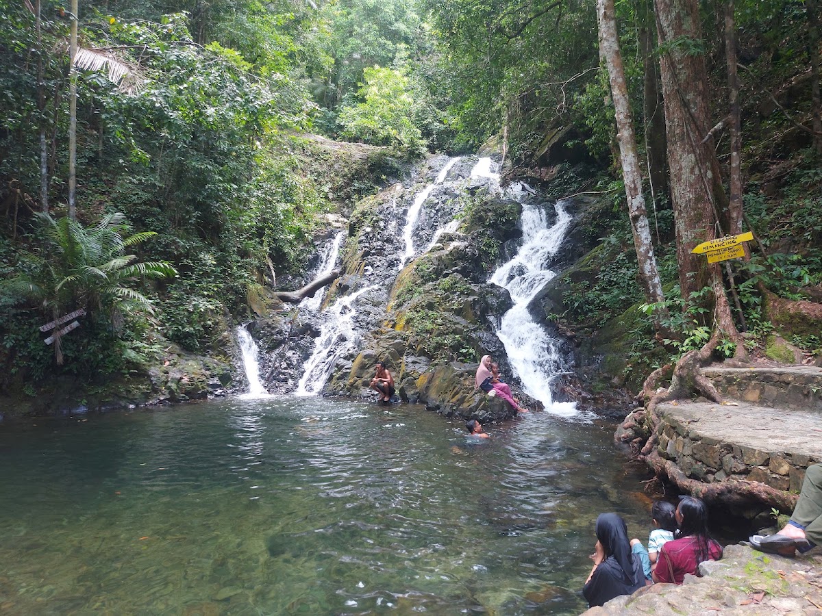 Gunung tajam