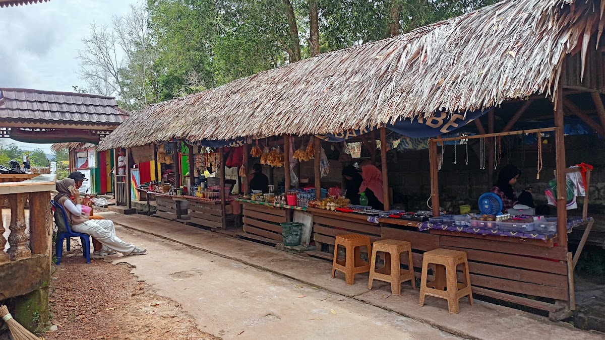 Replika Sekolah Laskar Pelangi