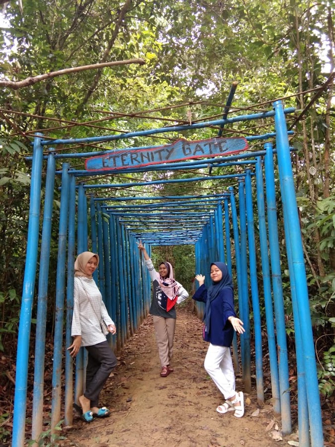 Hutan Wisata dan Bumi Perkemahan Rimba Menambar