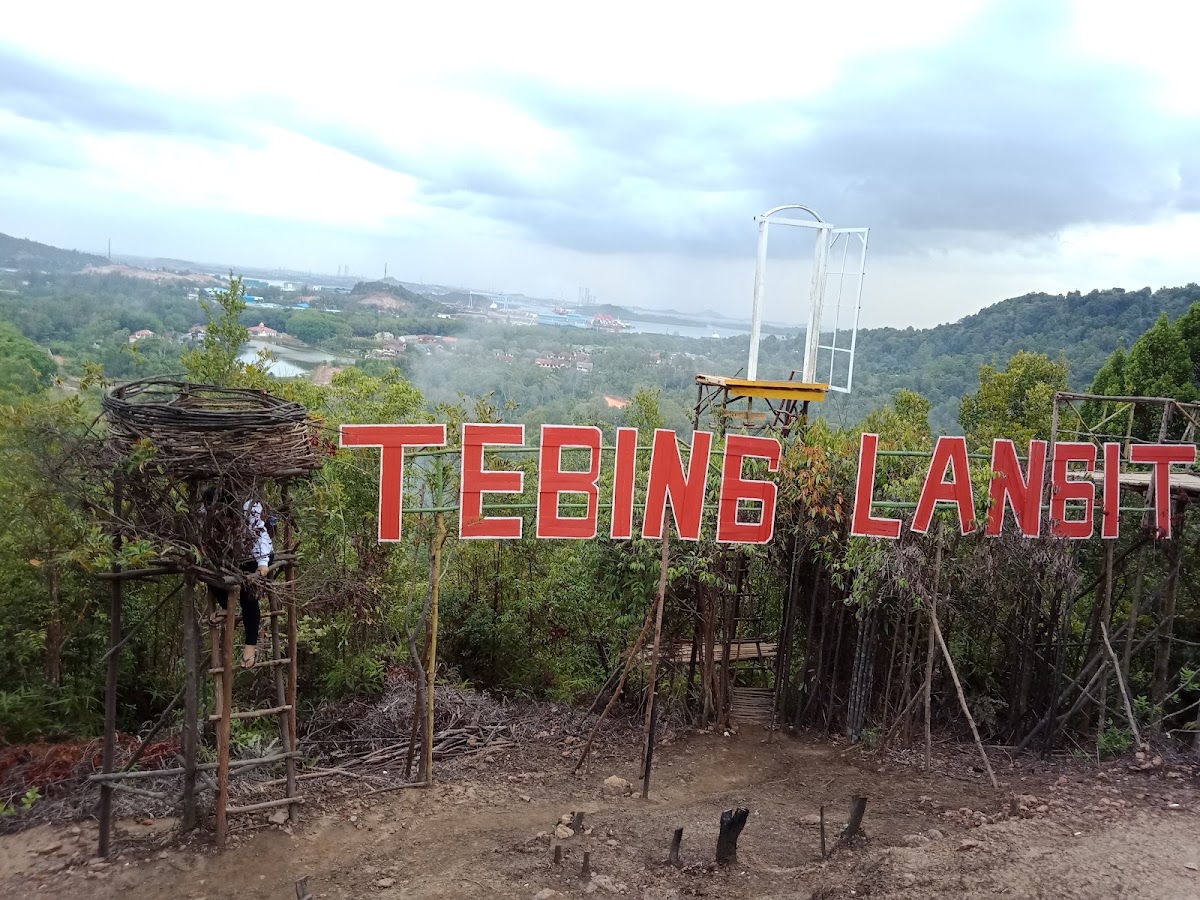 Tebing Langit Bukit Dangas Sekupang
