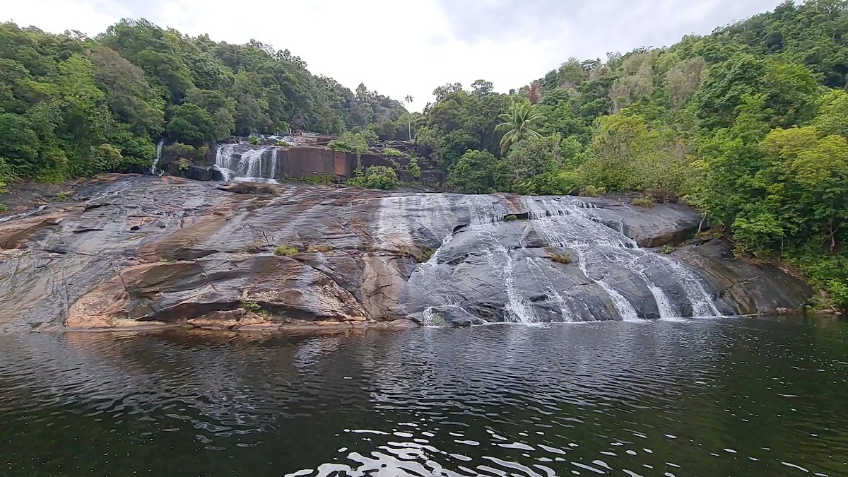Wisata Air Terjun Temburun Anambas