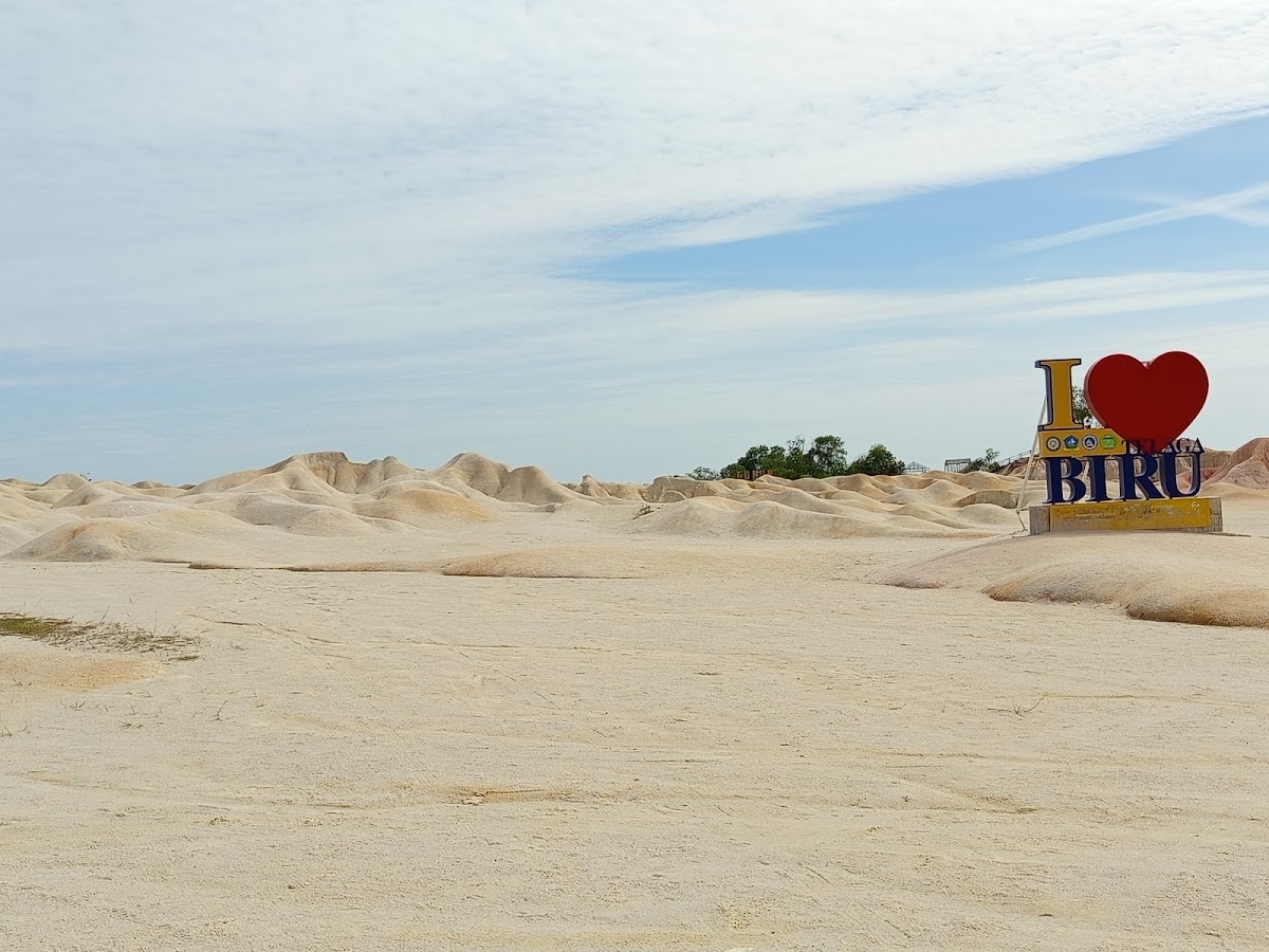 Gurun Pasir Telaga Biru