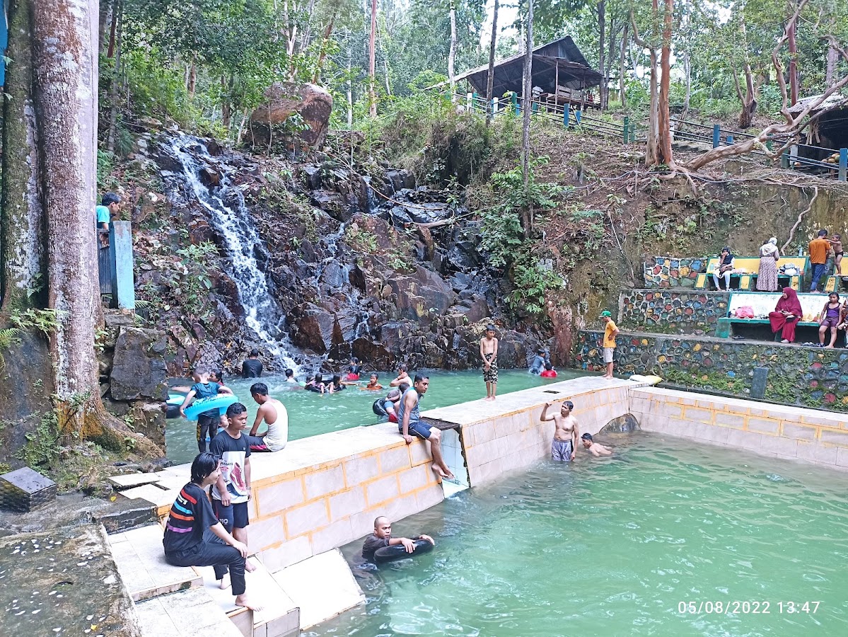 Air Terjun Desa Pongkar