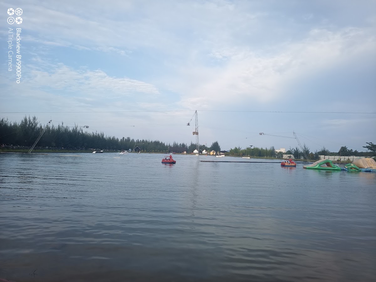 Taman Pantai Golden Prawn
