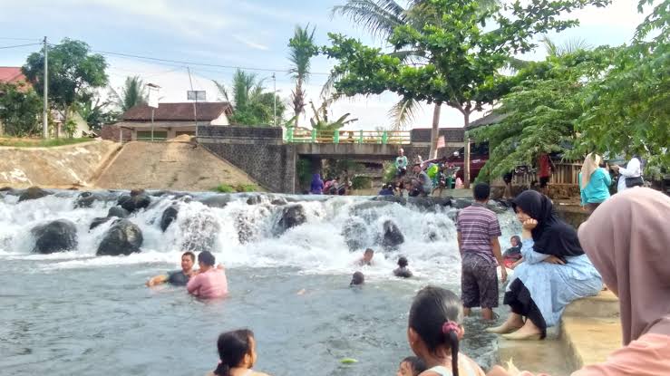 WISATA TERAPI IKAN DAN PEMANDIAN KALI ALAM