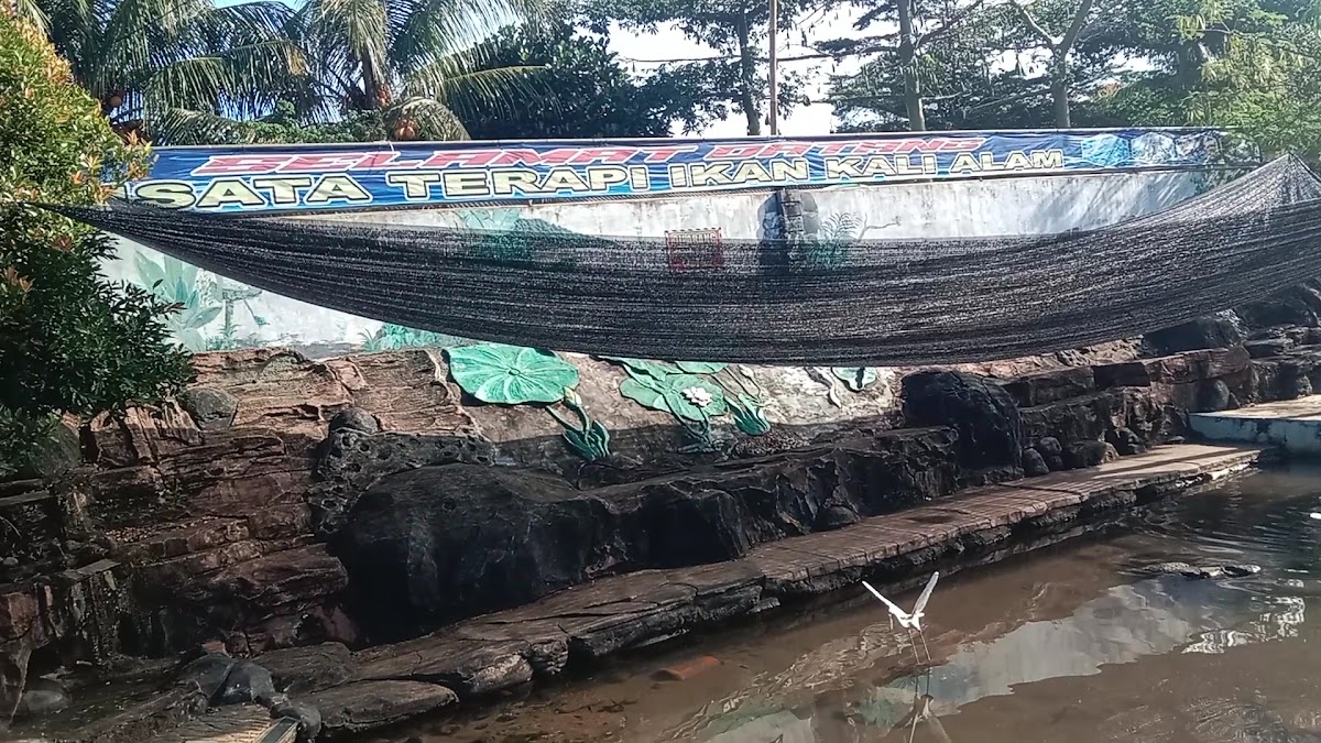 WISATA TERAPI IKAN DAN PEMANDIAN KALI ALAM