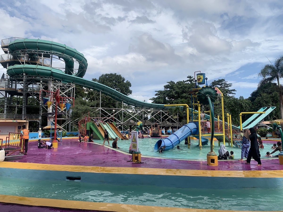 Water Park Lembah Hijau