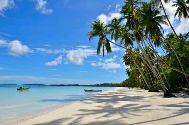 Pantai Ngurbloat Desa Ngilngof - Kei Islands