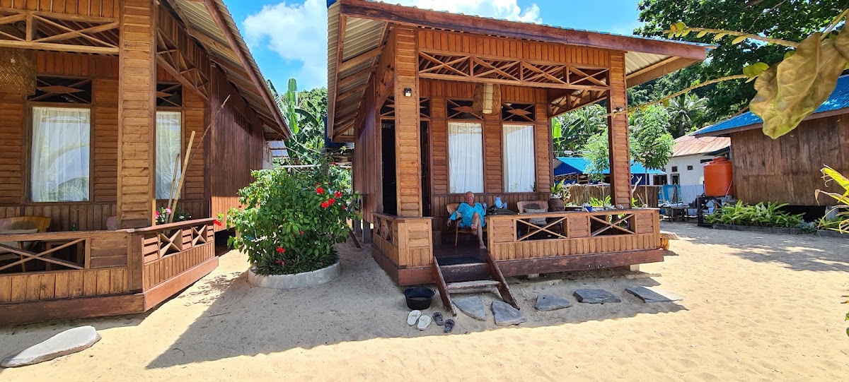 Pantai Naama Bungalow ( Naama beach bungalows )