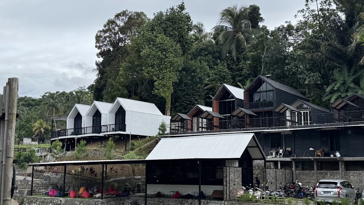 Landeuh Village Riverside Glamping & Cabin