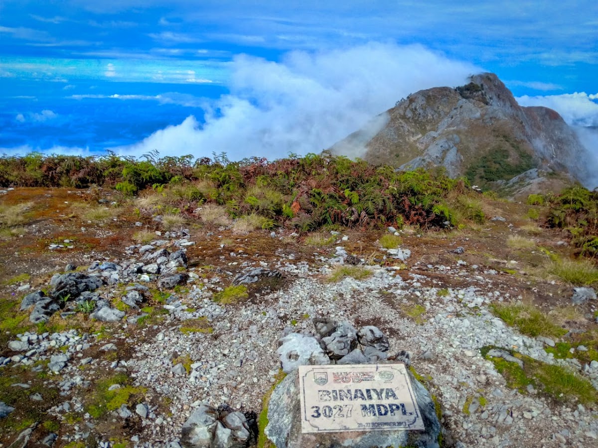 Gunung Binaiya