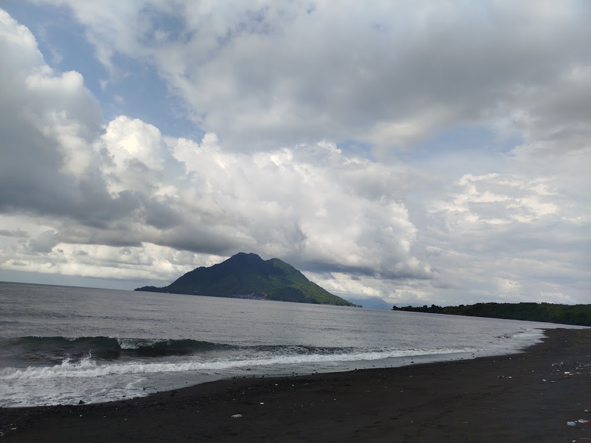 Pantai Tolire