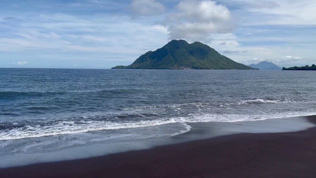 Pantai Tolire