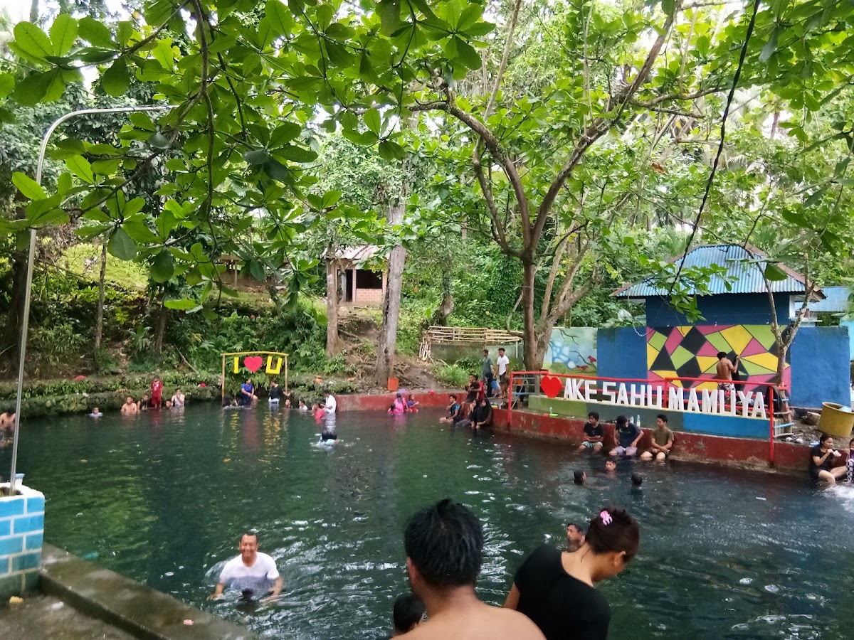 Wisata Air Panas Mamuya