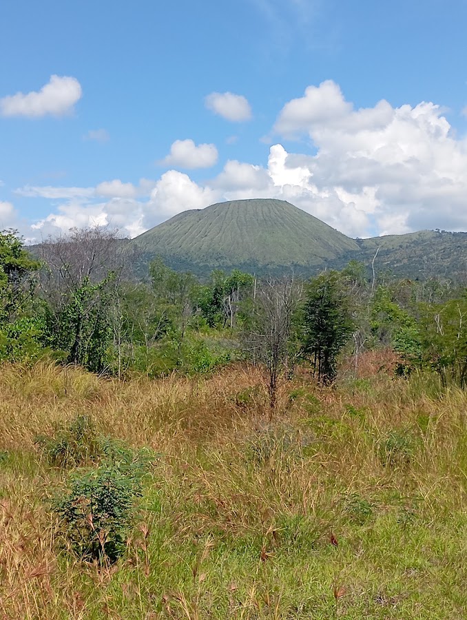 Pintu Gerbang Jalur Pendakian Piong Gunung Tambora