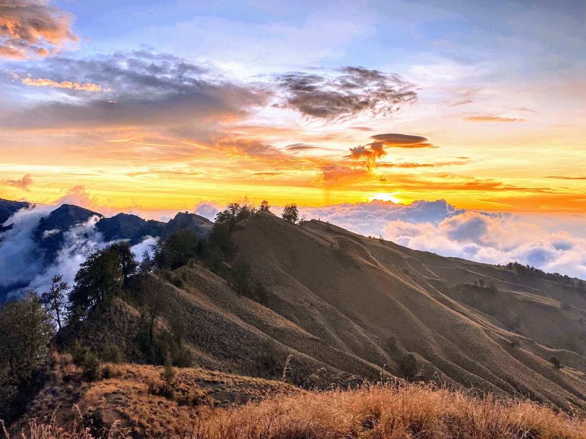 Rinjani paradise adventure -trekking tour agency