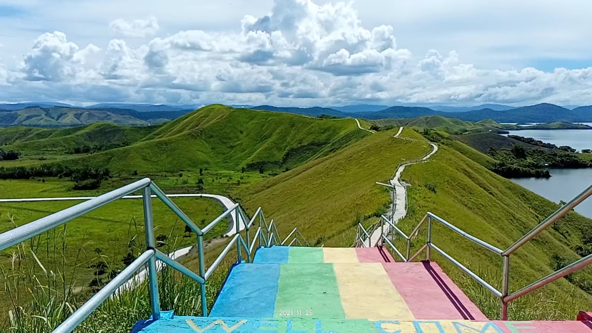 Bukit Tungku Wiri (Bukit Teletubbies)