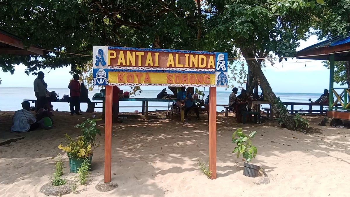 Pantai Alinda