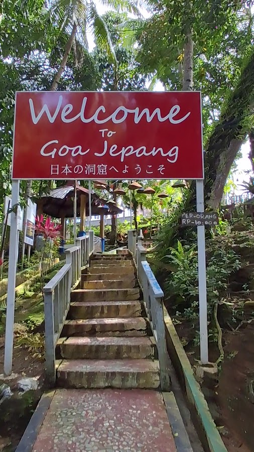 Goa Jepang Pulau Doom