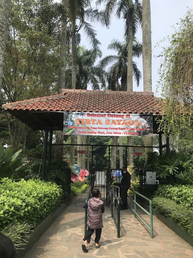 Pemandian belerang air panas ciseeng tirta sanita