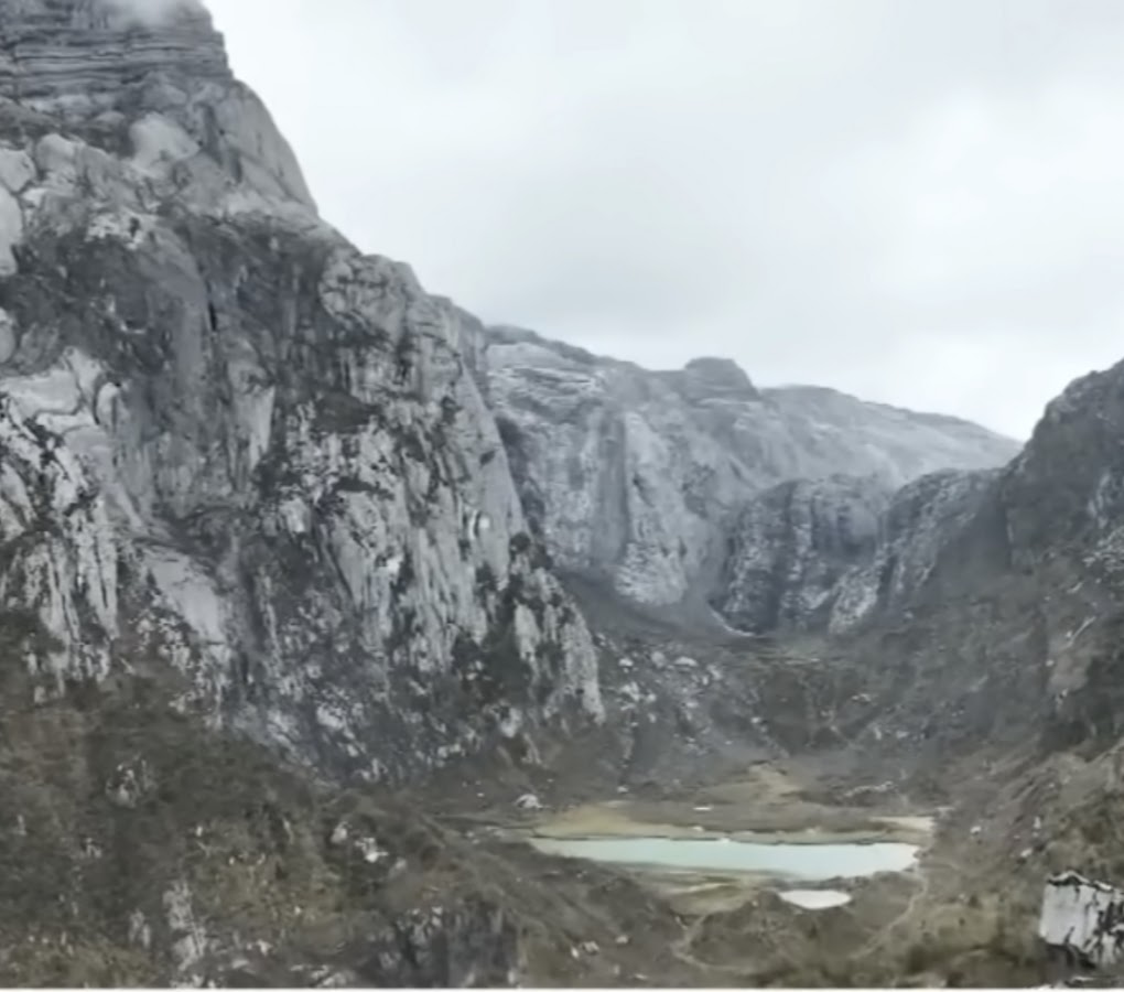 Salju Abadi Puncak Jaya