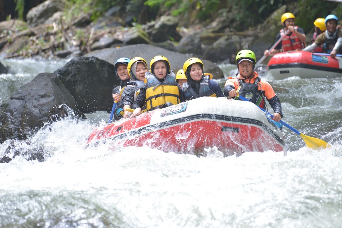 Arung Jeram Lukup Badak