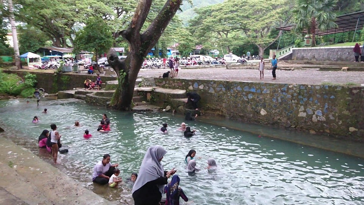 Kolam Renang Mata Ie