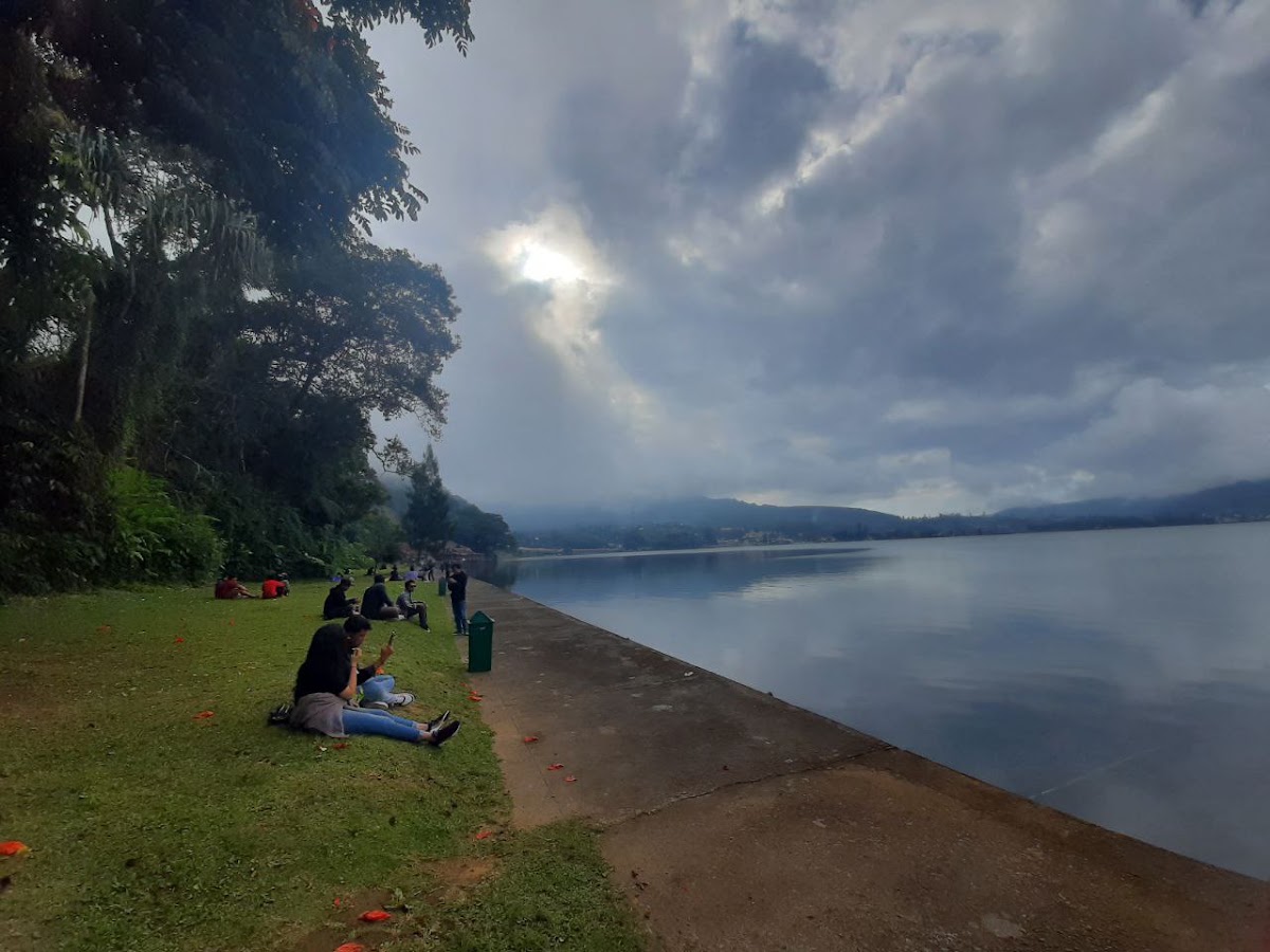 New Rekreasi Tepi Danau Beratan