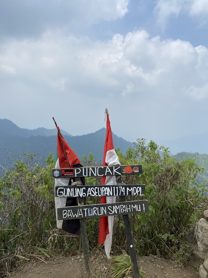 Puncak Gunung Aseupan Pandeglang
