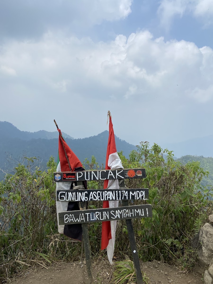 Puncak Gunung Aseupan Pandeglang