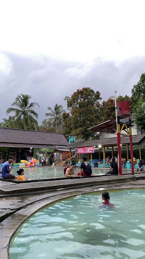 Cipanas Cisolong Pemda Waterpark