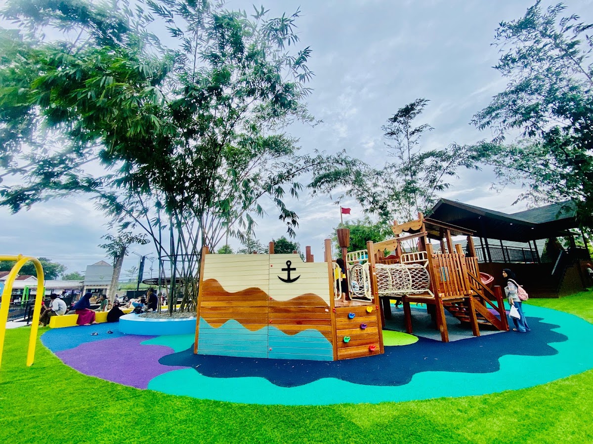 THE NICE PLAYLAND PAGEDANGAN