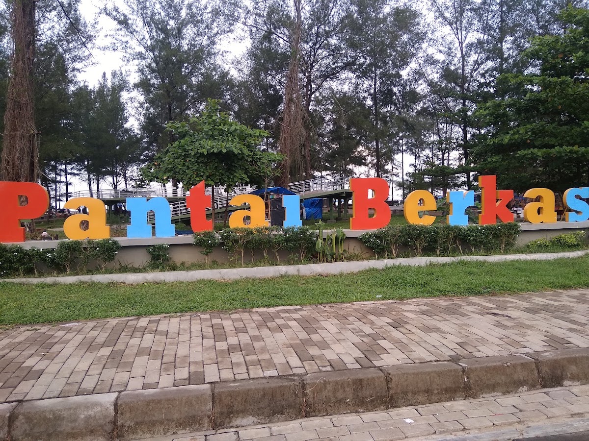 Taman Pantai Berkas